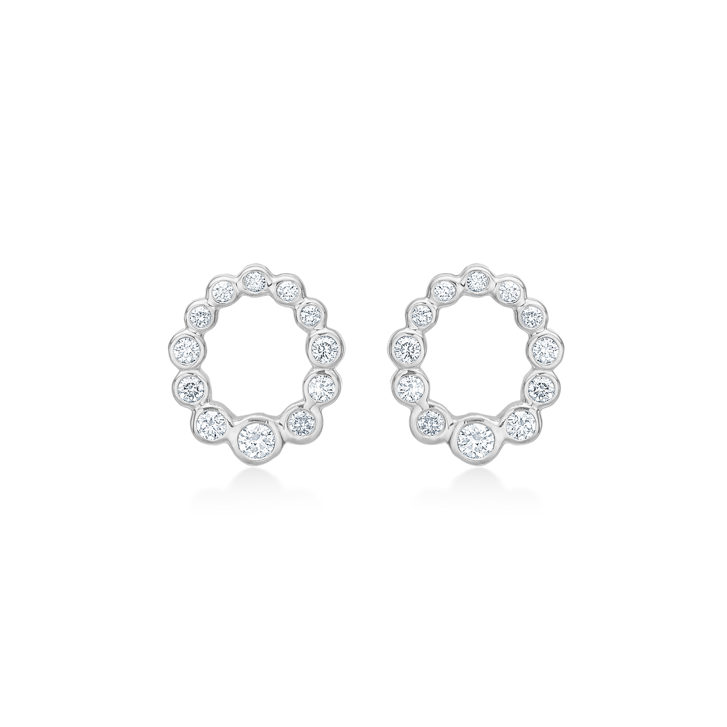 Mads Z Auroras Kiss sølv ørestikker m. hvid topas