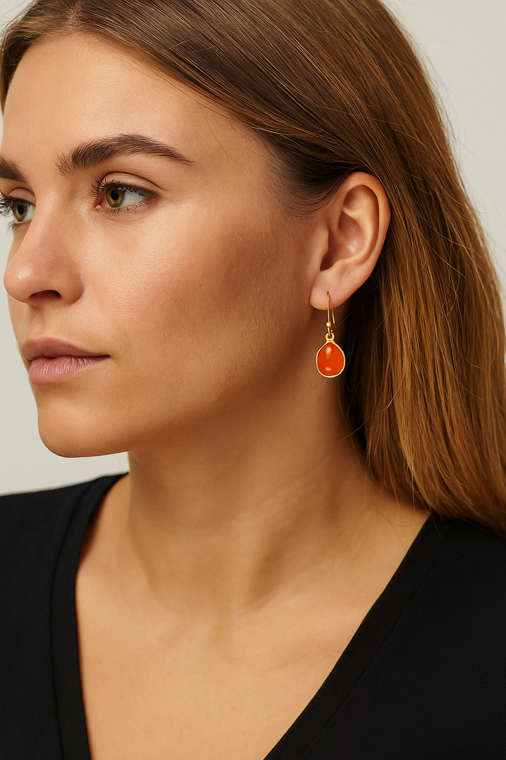 Susanne Friis Bjørner - Ørering m dråbeformet cabochon karneol