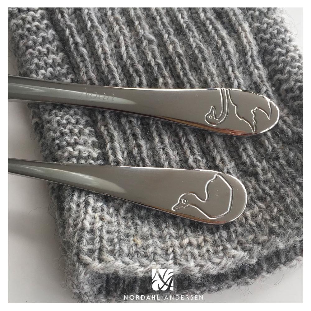 NOA bestik m. den grimme ælling motiv